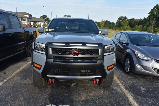 Used 2025 Nissan Frontier PRO-4X AWD/4WD image 2