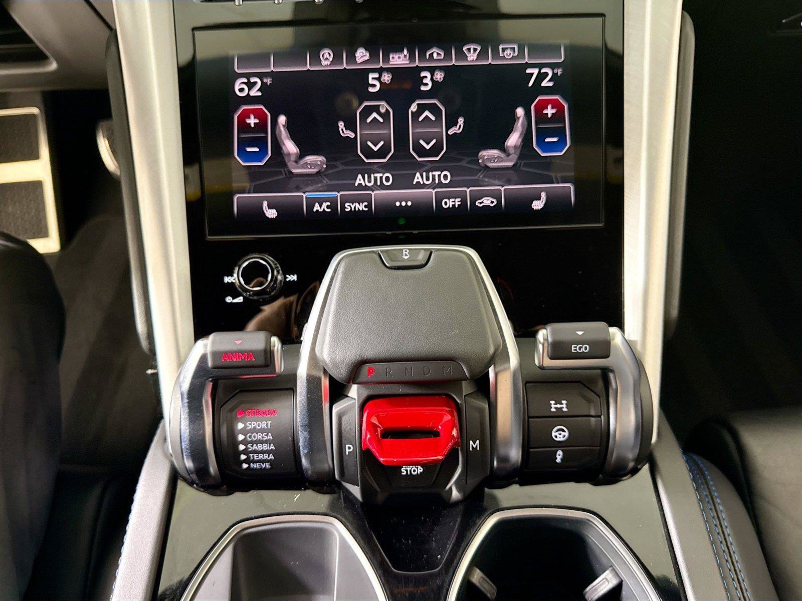 Used 2020 Lamborghini Urus AWD/4WD image 17