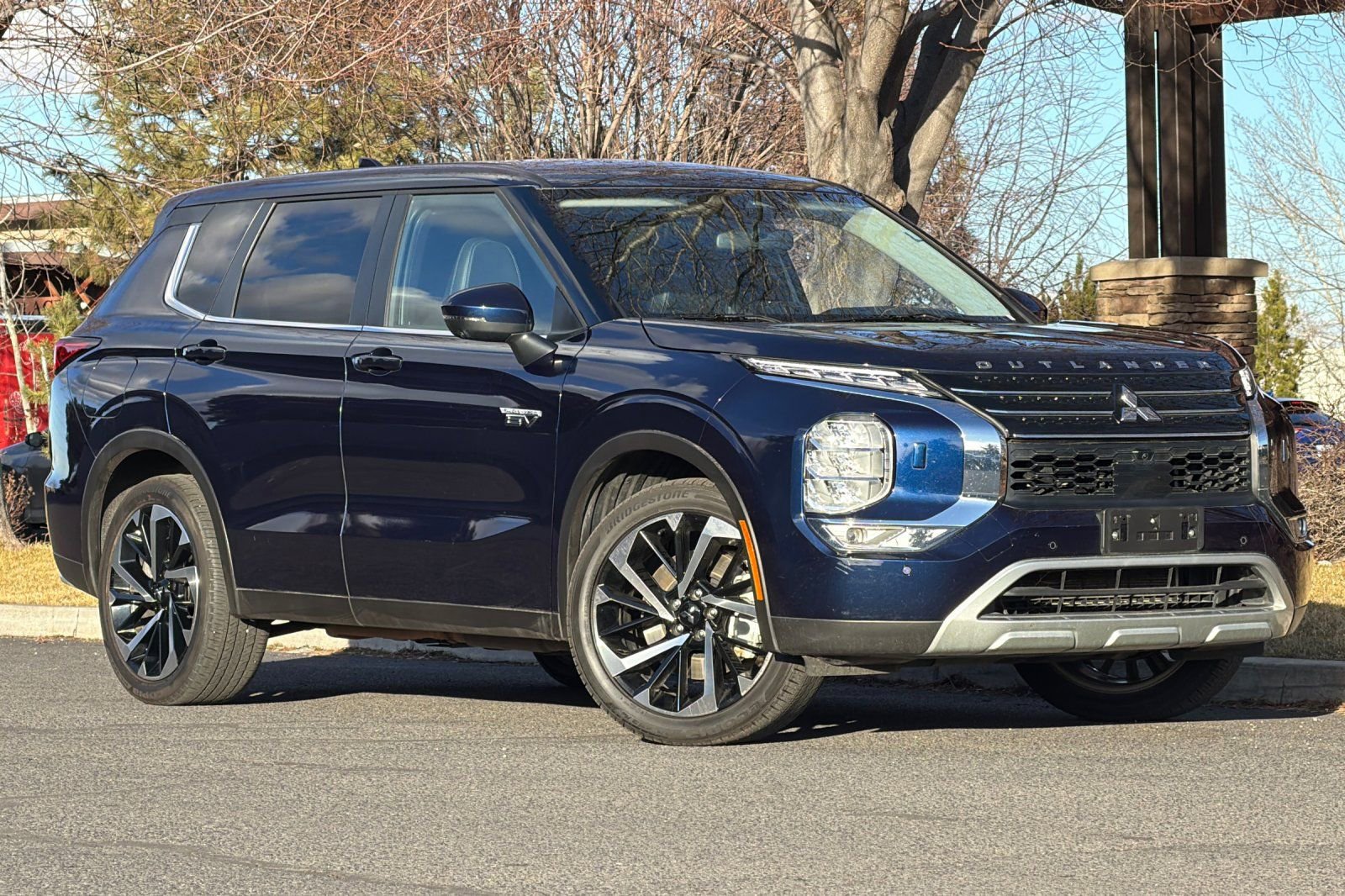 Used 2024 Mitsubishi Outlander SE image 2