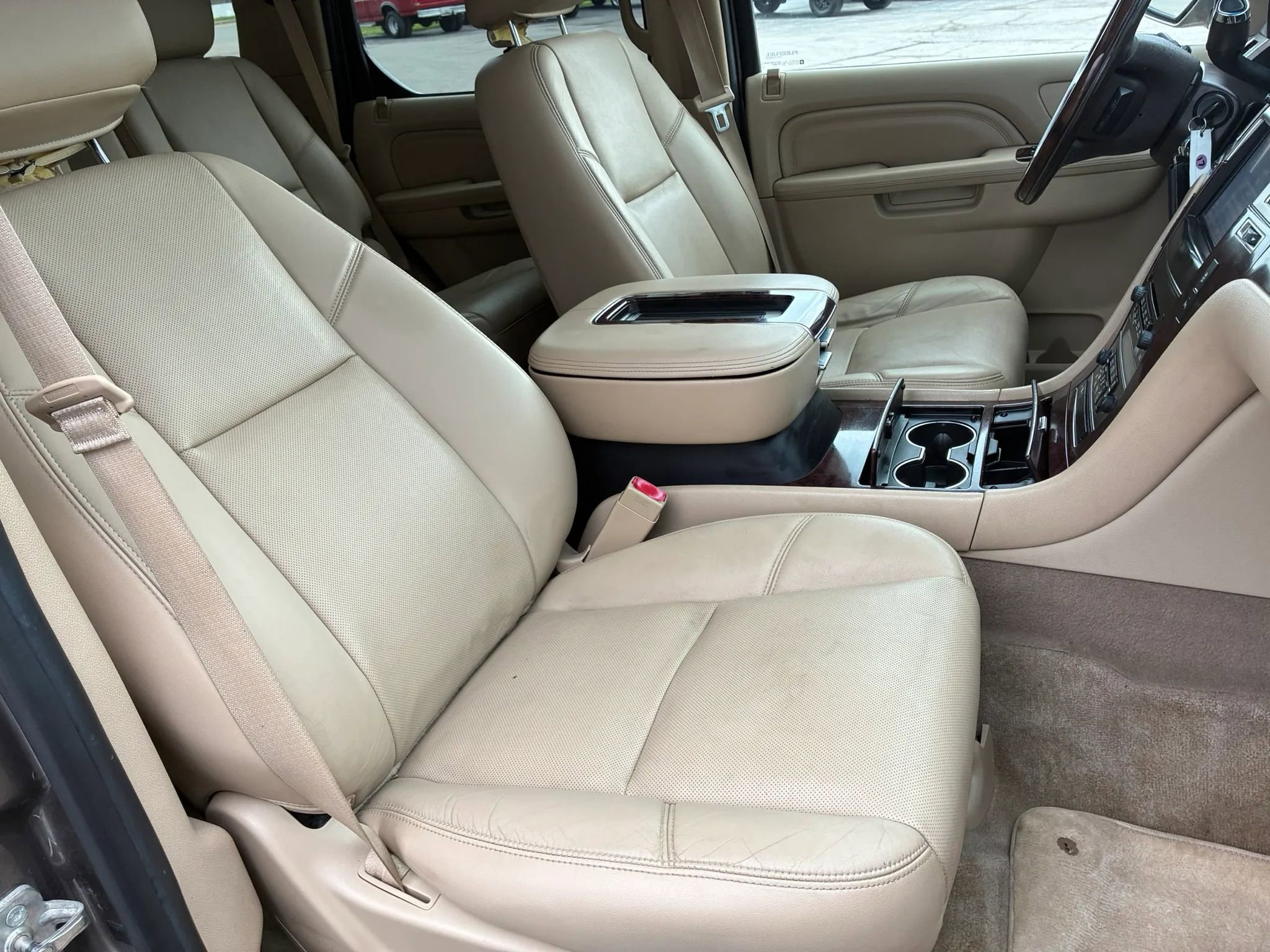 Used 2014 Cadillac Escalade Luxury AWD/4WD image 21