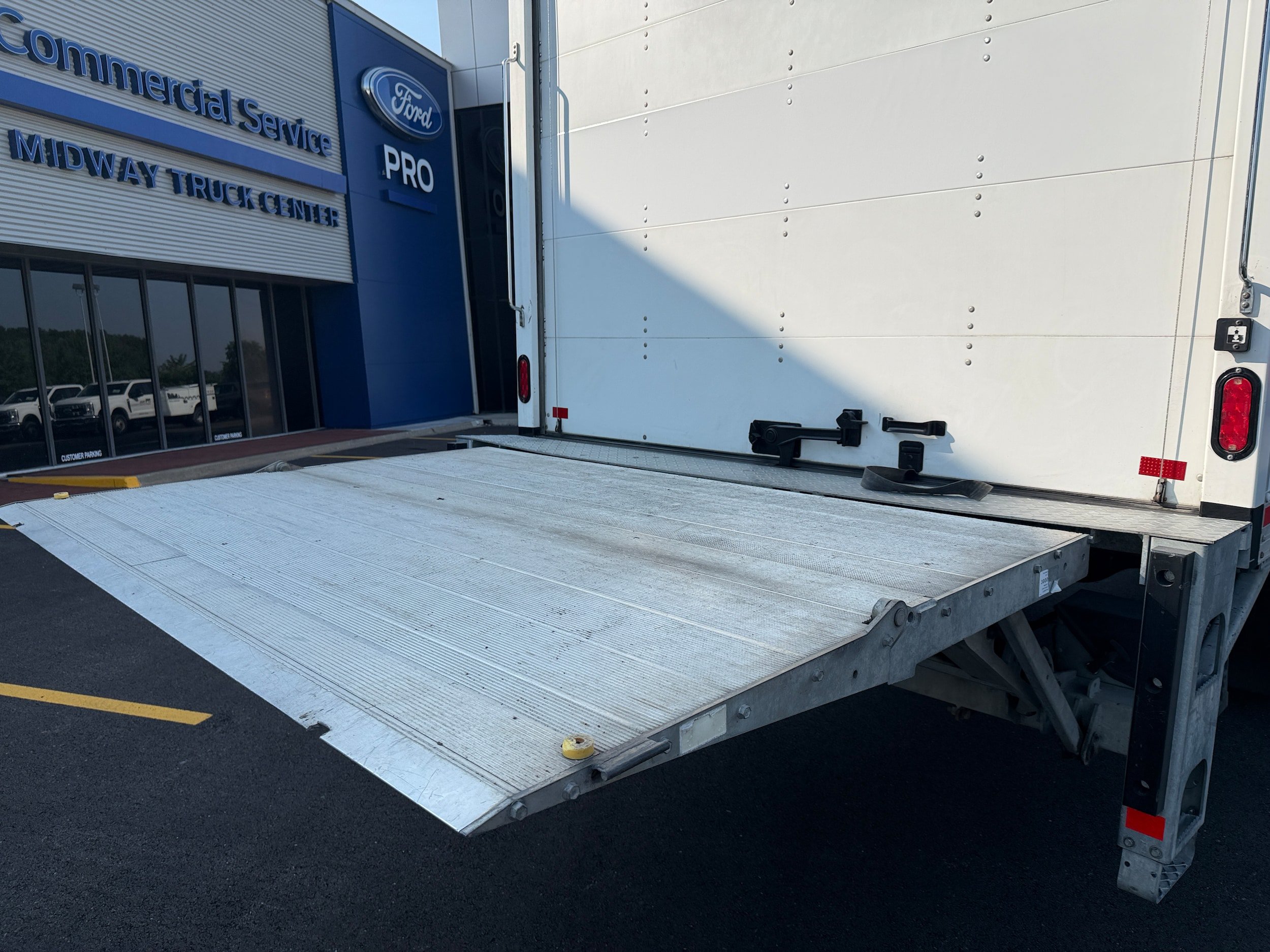 Used 2022 Ford F650 2WD Regular Cab Super Duty image 2