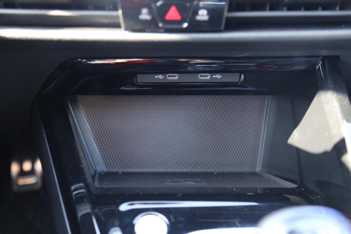 Used 2024 Volkswagen Golf R image 15