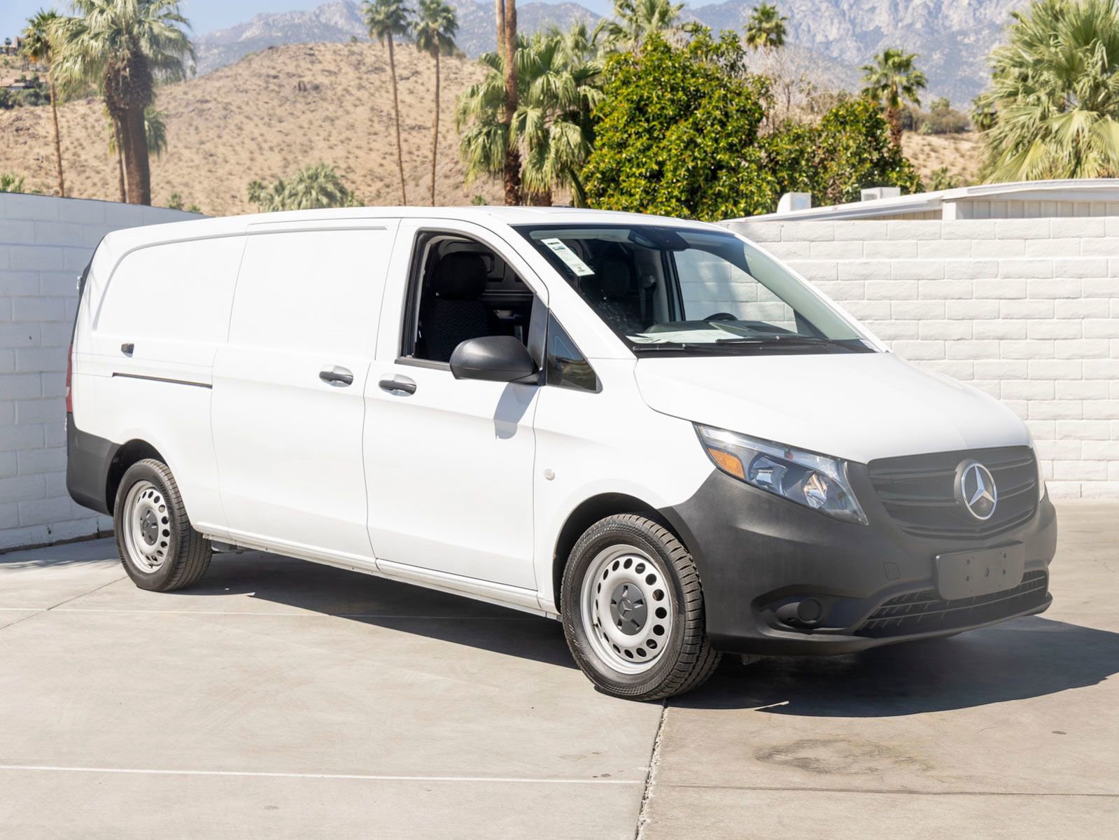 Used 2022 Mercedes-Benz Metris image 2