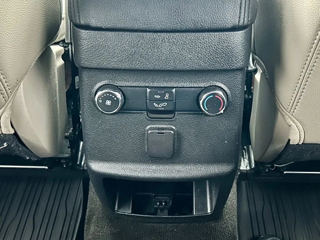 Used 2018 Ford Explorer XLT w/ Equipment Group 202A AWD/4WD image 23