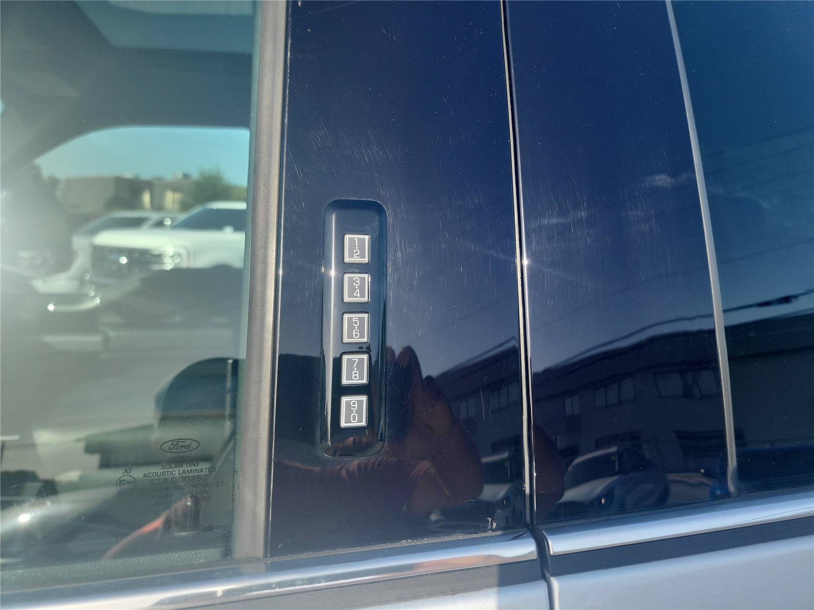Certified 2019 Ford F450 Platinum w/ Platinum Ultimate Package AWD/4WD image 13