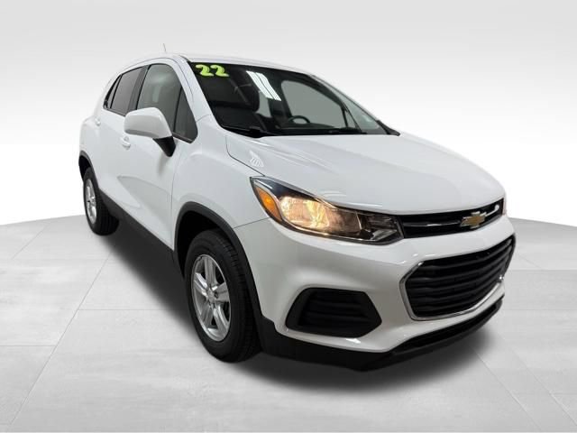 Used 2022 Chevrolet Trax LS w/ Tint and Cruise Package image 5