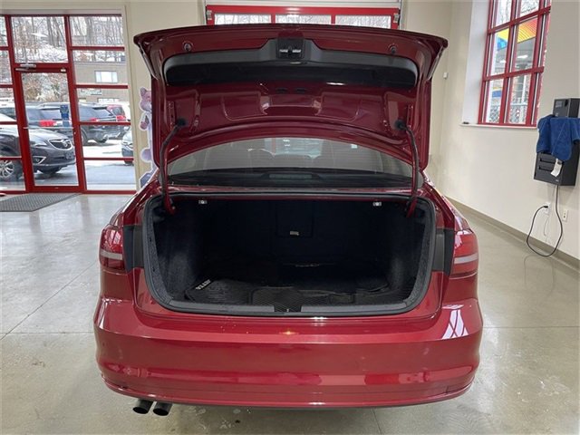 Used 2017 Volkswagen Jetta SE image 29