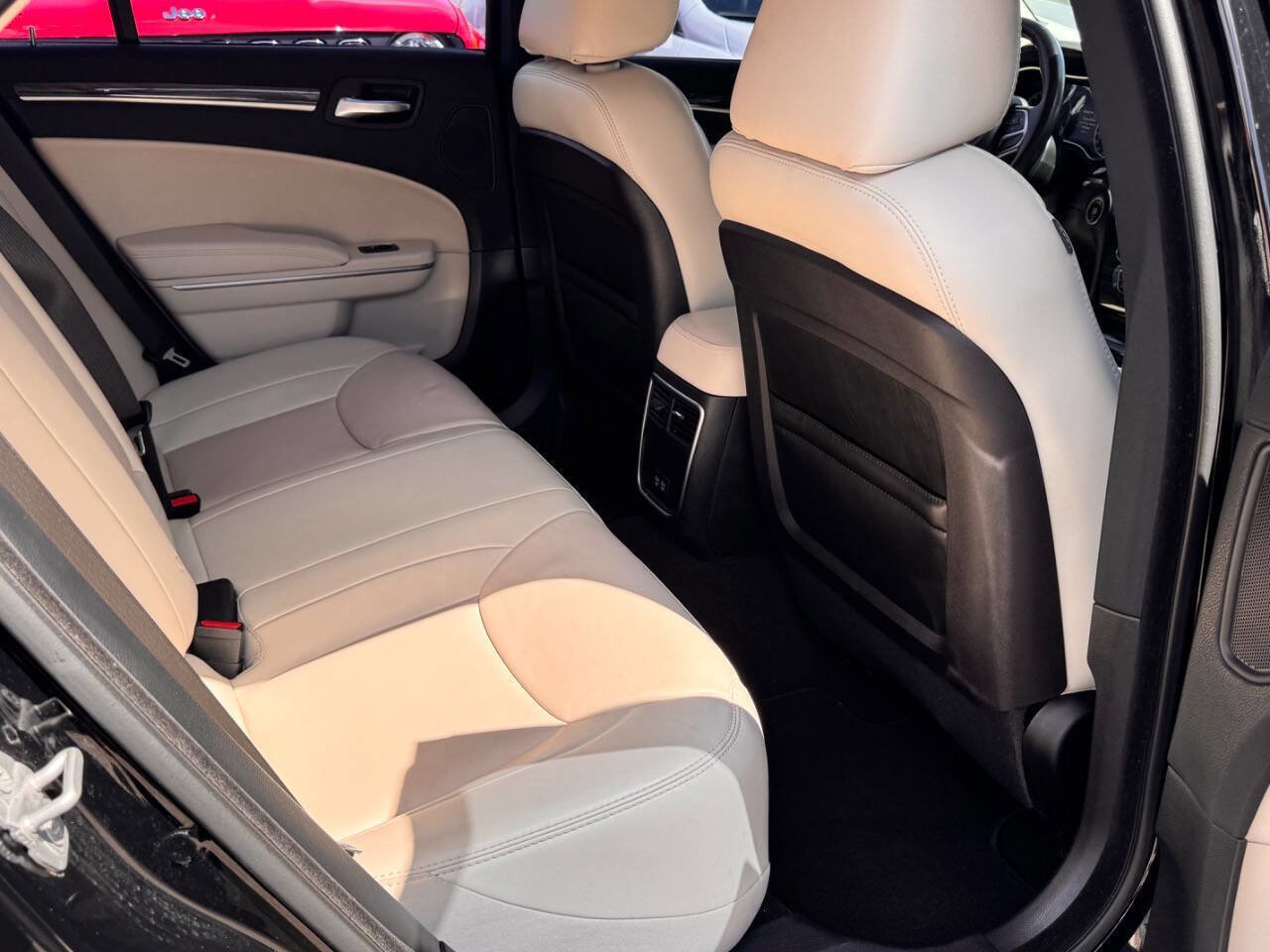 Used 2020 Chrysler 300 Touring L w/ 300 Premium Group image 12