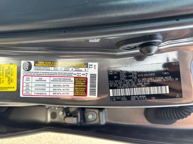 Used 2024 Toyota Highlander Platinum image 25