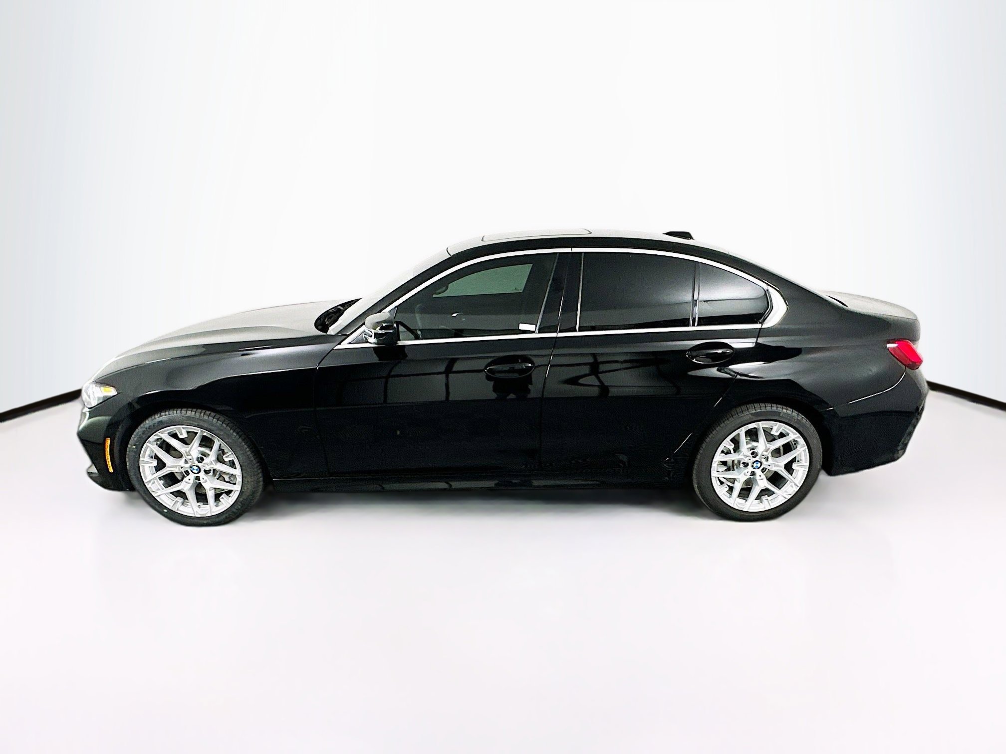 Used 2025 BMW 330i xDrive Sedan image 4