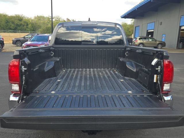 Used 2022 Toyota Tacoma SR5 RWD image 17