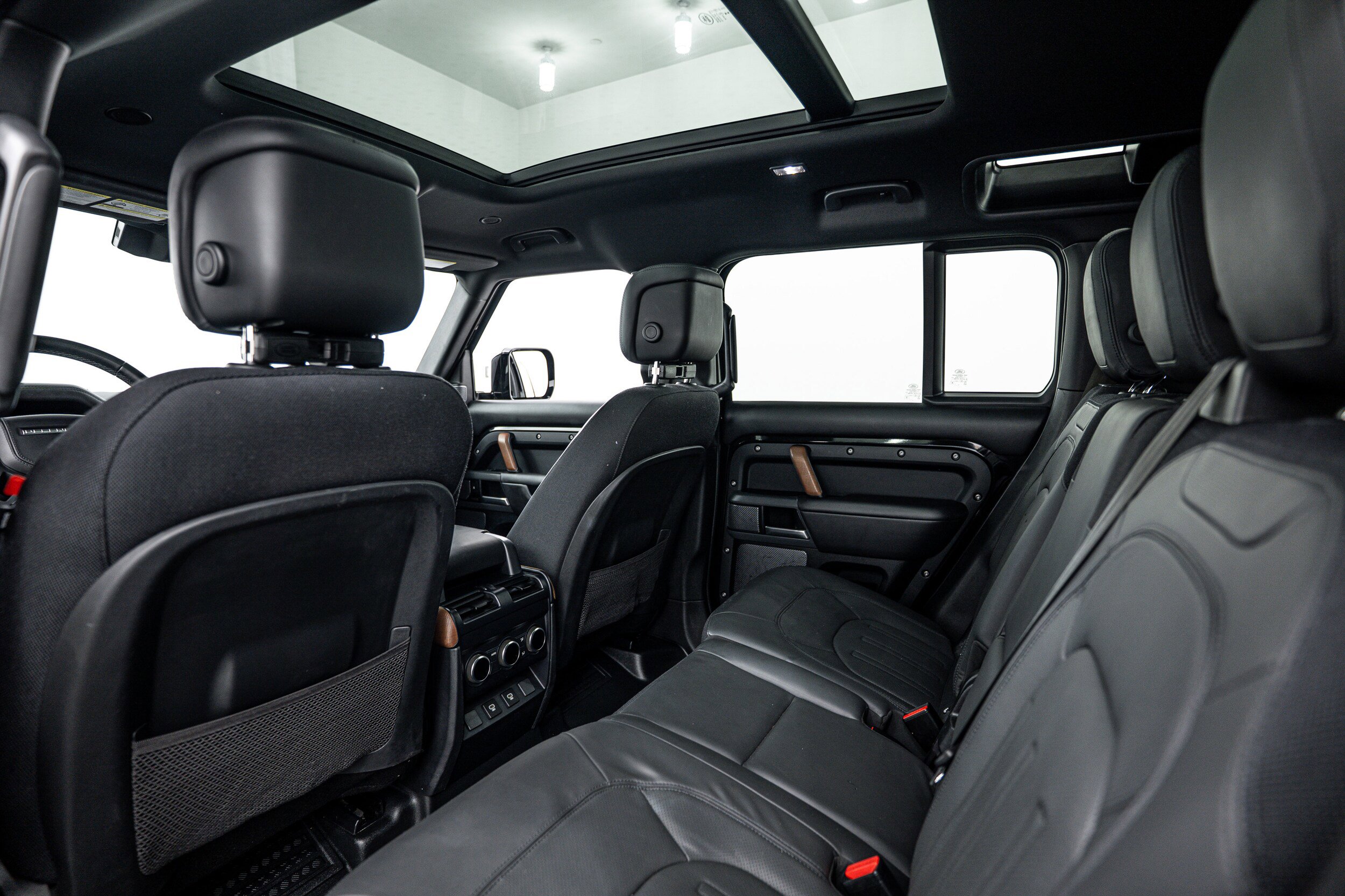 Used 2023 Land Rover Defender 110 X AWD/4WD image 15