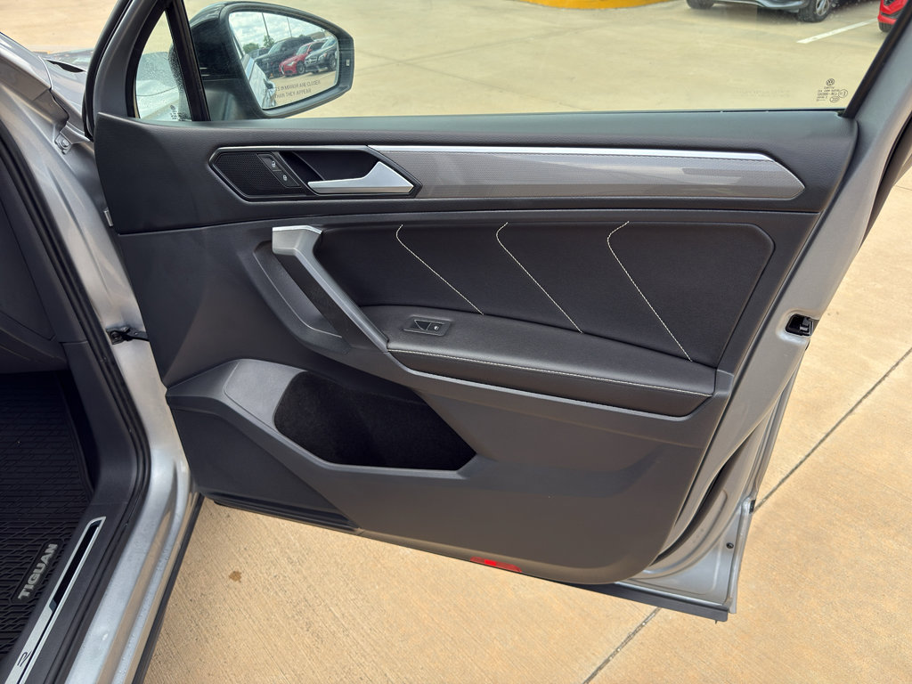 Used 2022 Volkswagen Tiguan SE R-Line image 11