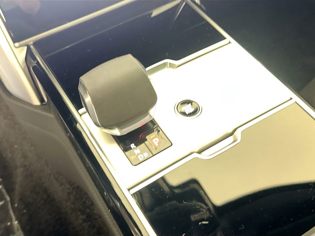 New 2026 Land Rover Range Rover Long Wheelbase SE image 16