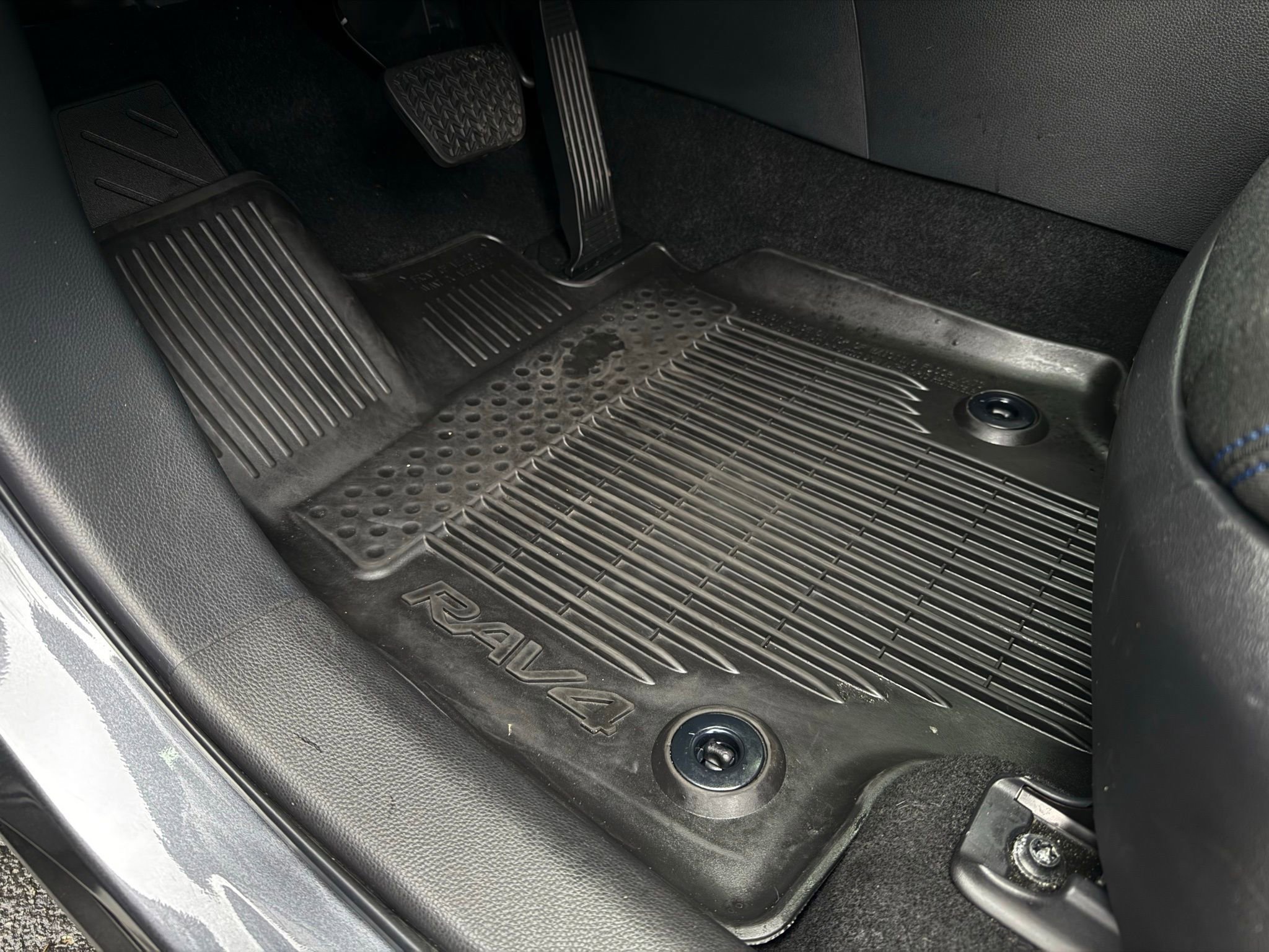 Used 2022 Toyota RAV4 SE image 38