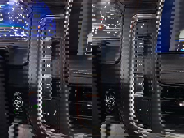 Used 2023 Chevrolet Suburban Z71 w/ Luxury Package image 15