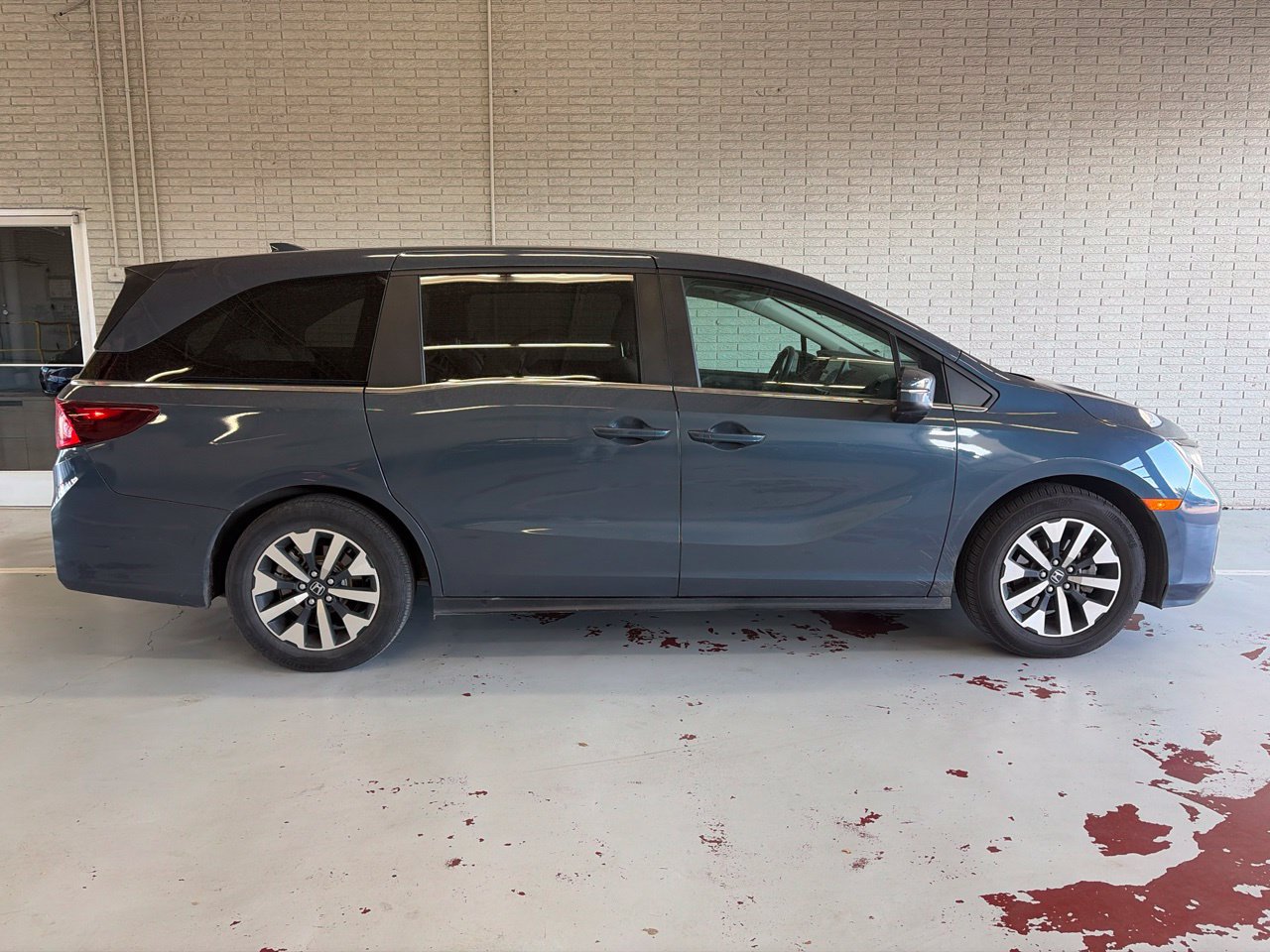 Used 2025 Honda Odyssey EX-L image 2