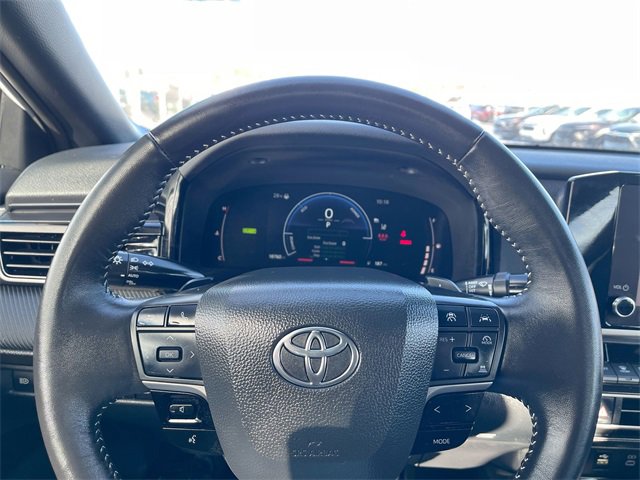 Used 2025 Toyota Camry SE image 11