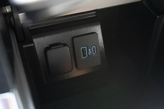 Used 2022 Ford Explorer XLT w/ Equipment Group 202A image 33