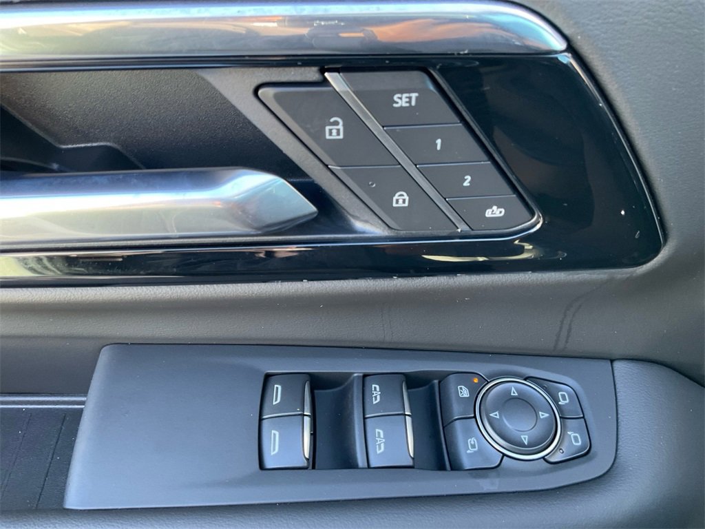 New 2025 Chevrolet Suburban High Country image 29