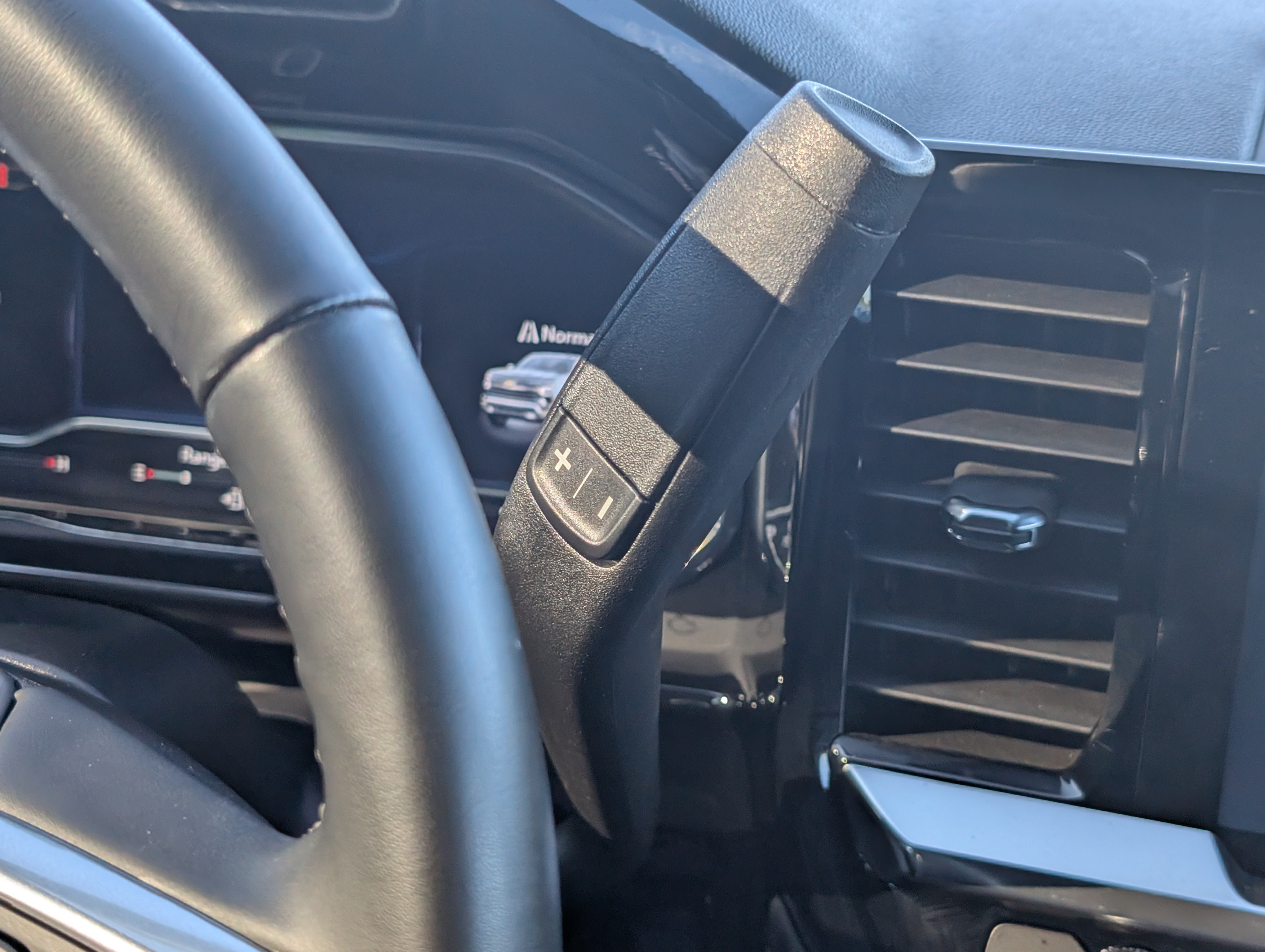 Used 2024 Chevrolet Silverado 1500 LT RWD image 31