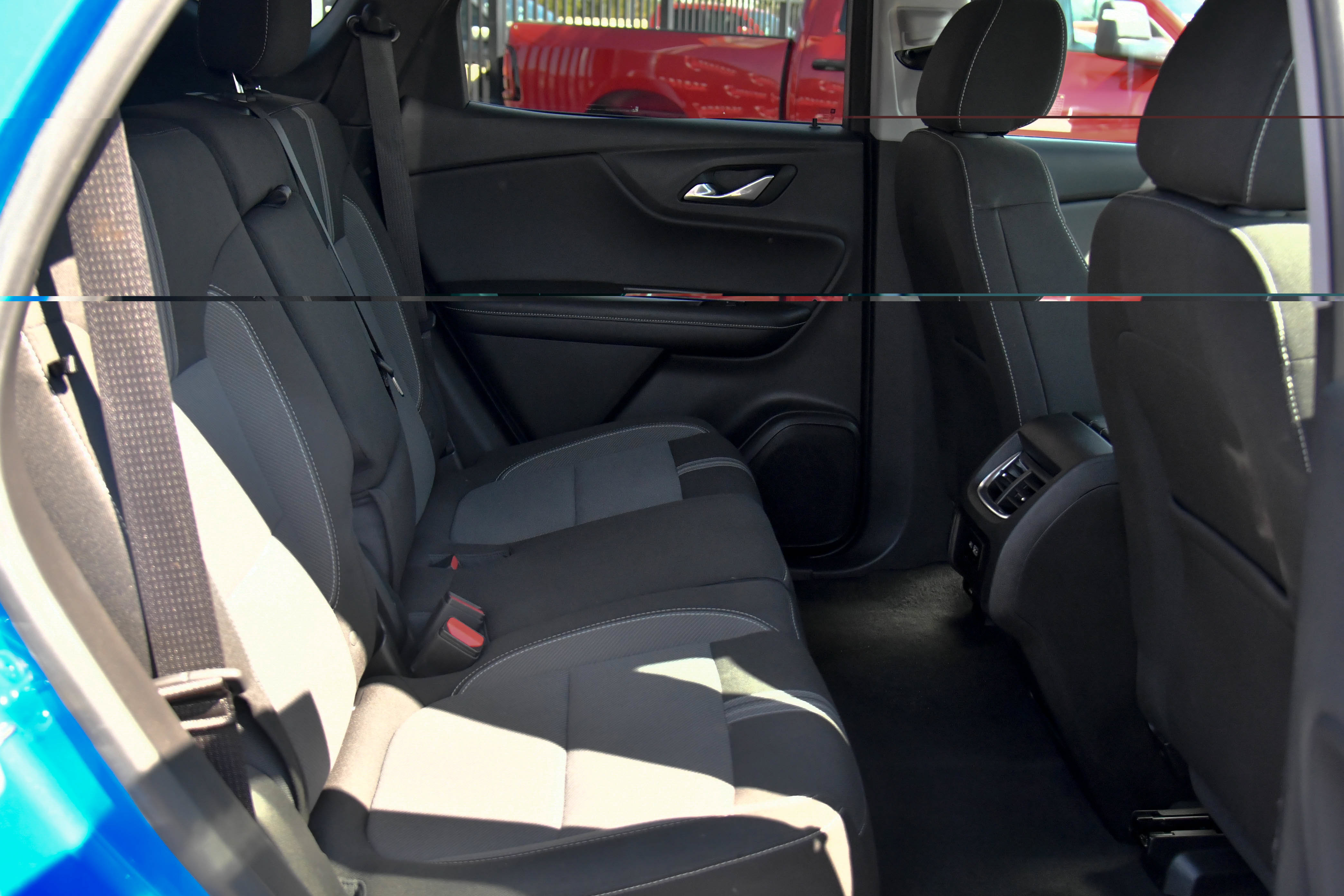 Used 2025 Chevrolet Blazer LT FWD image 41