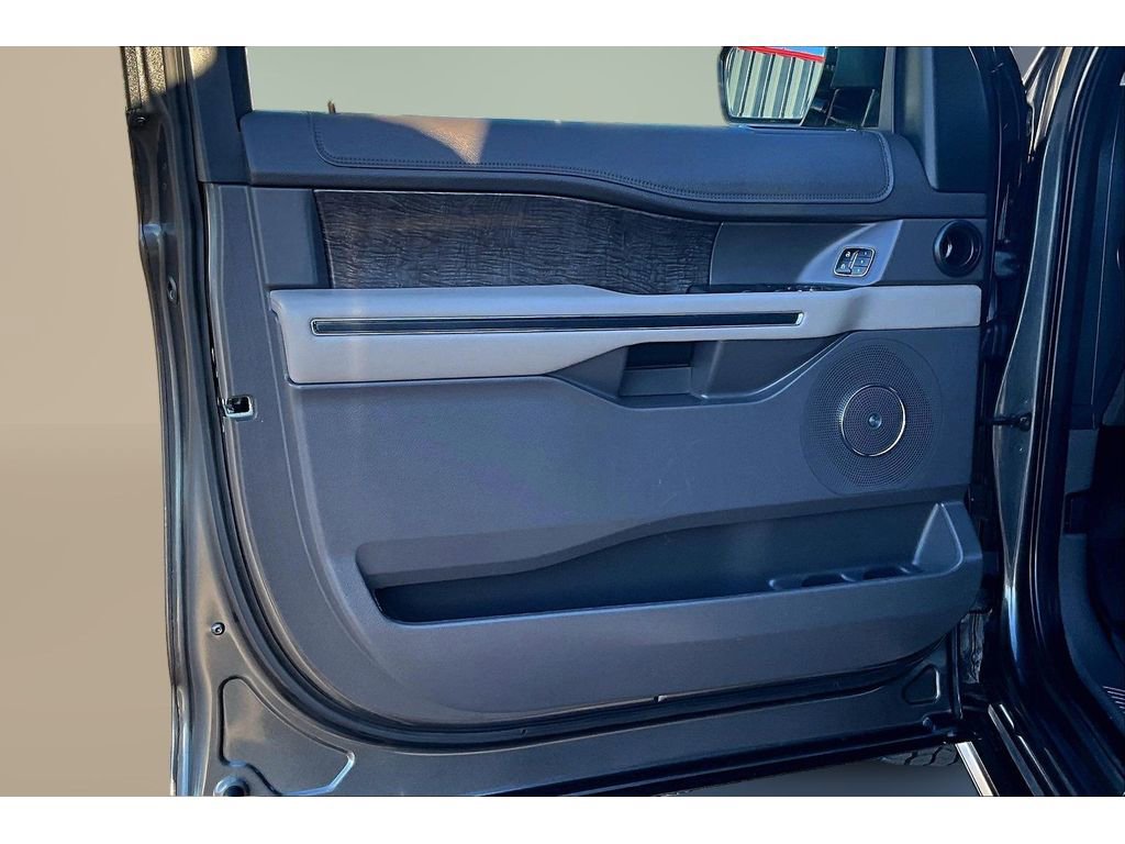 Used 2021 Ford Expedition Limited image 17