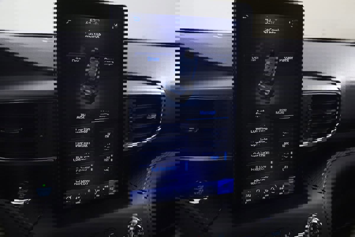 Used 2020 Ford Explorer ST w/ Premium Technology Package image 10