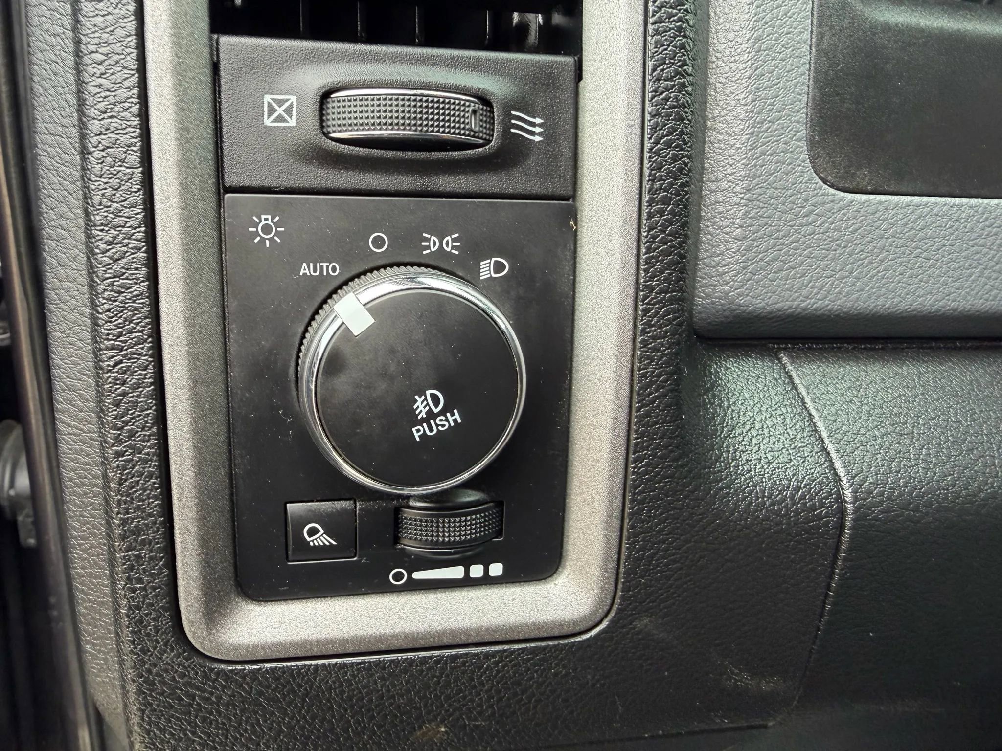 Used 2017 RAM 1500 Express image 16