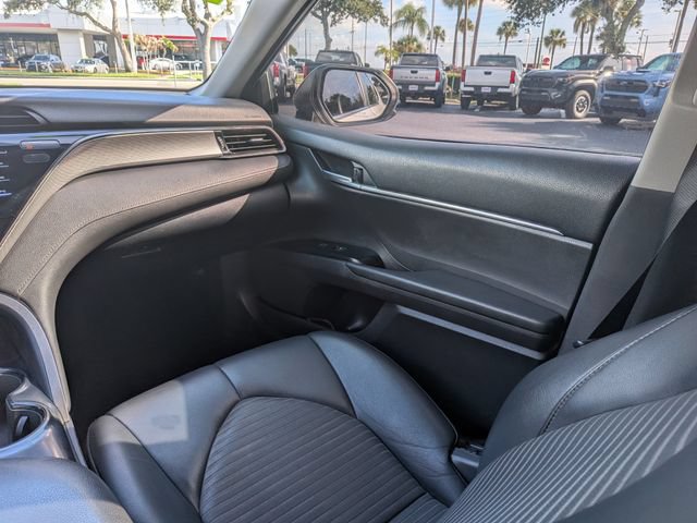 Used 2020 Toyota Camry SE FWD image 17