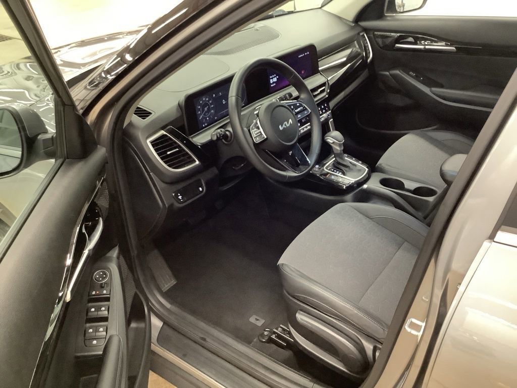 Certified 2024 Kia Seltos X-Line AWD/4WD image 12