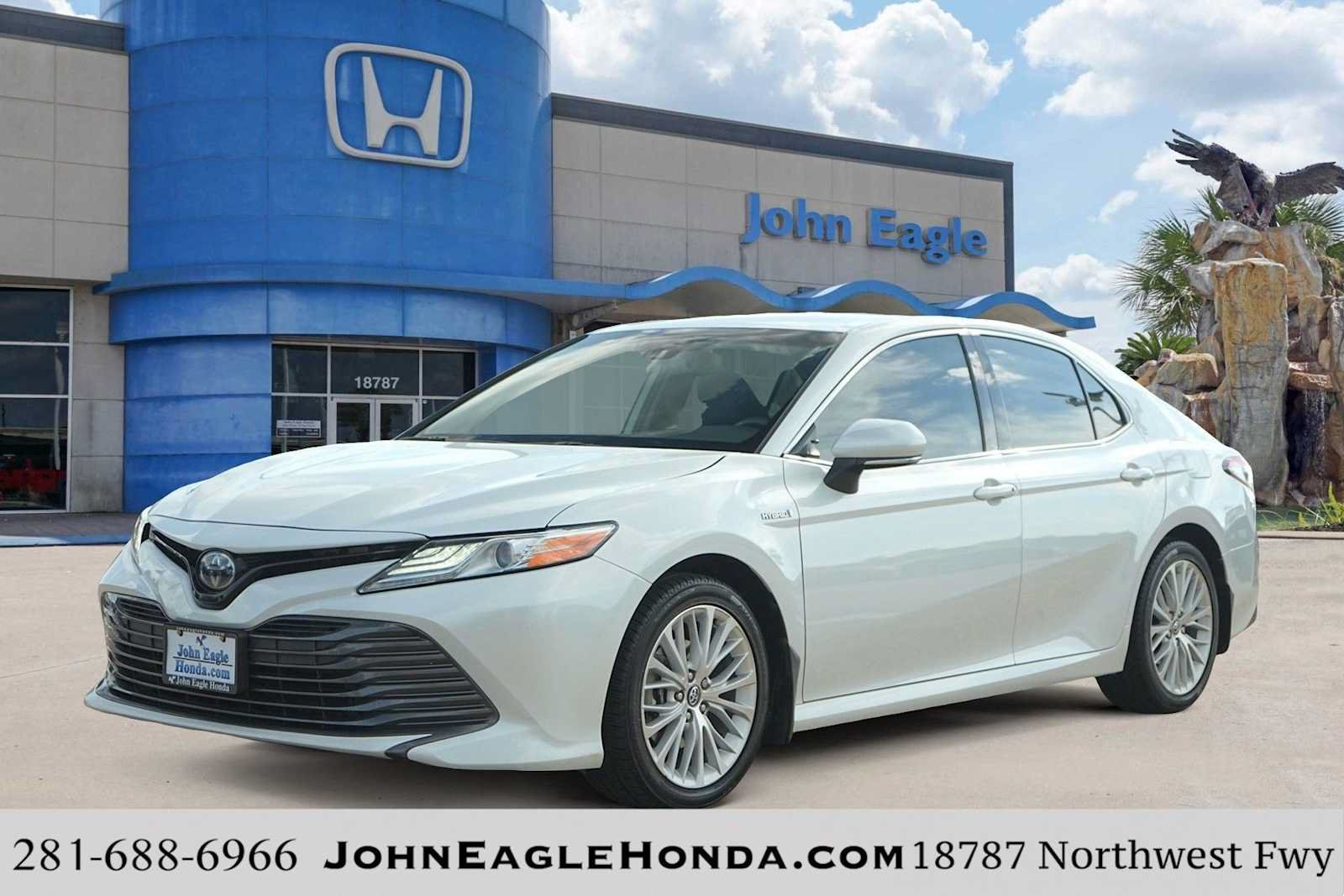 Used 2020 Toyota Camry XLE FWD image 1