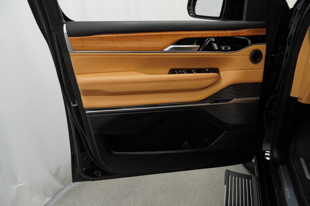 Certified 2024 Jeep Grand Wagoneer Series III w/ Rear Seat Video Group 1 AWD/4WD image 45