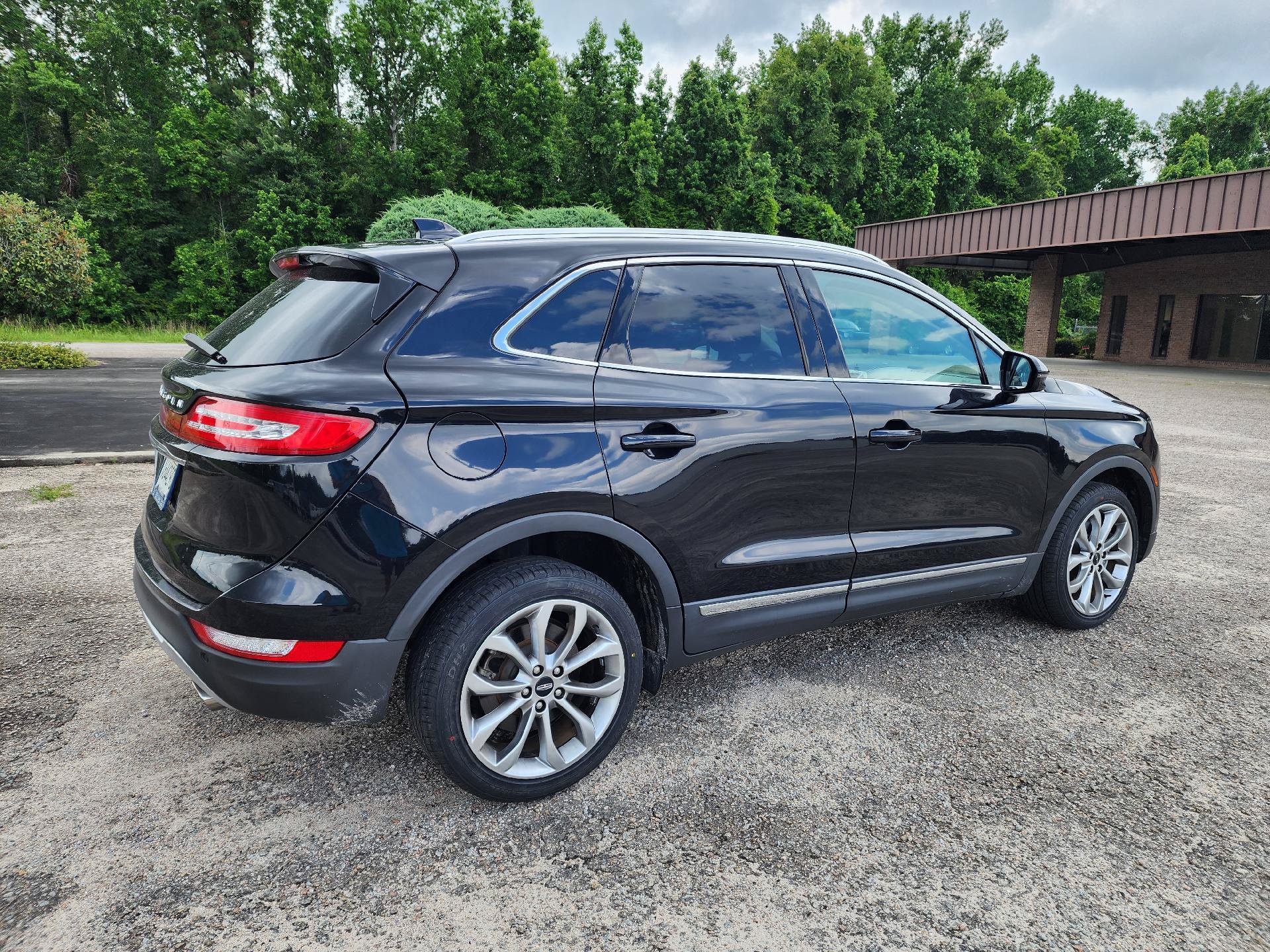Used 2019 Lincoln MKC Select w/ Select Plus Package FWD image 3