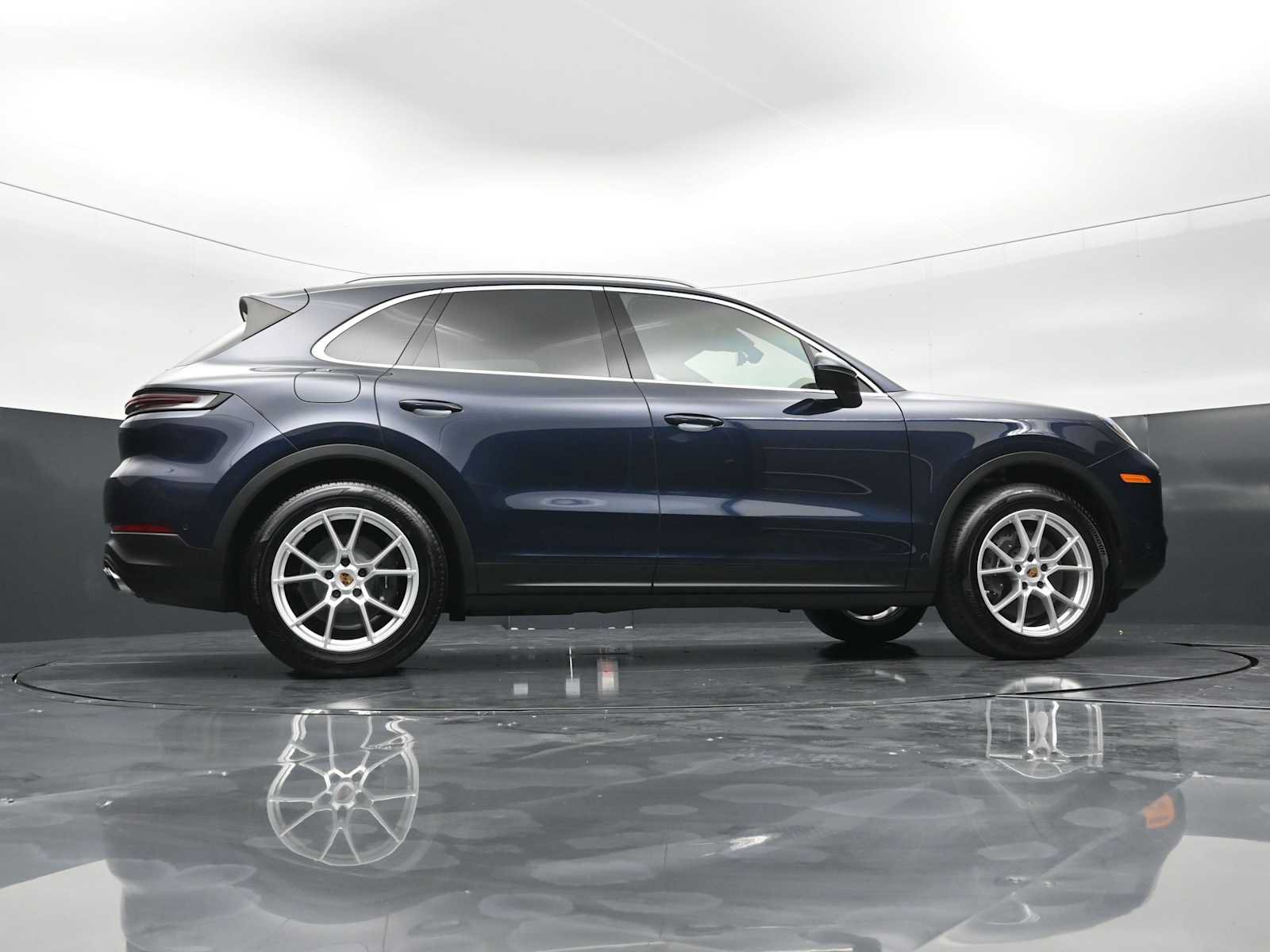 Certified 2025 Porsche Cayenne AWD/4WD image 43