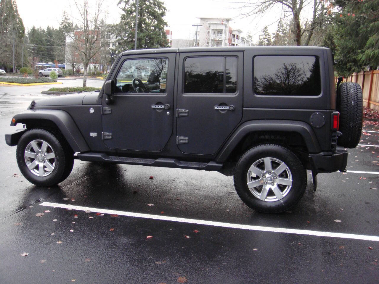 Used 2011 Jeep Wrangler Unlimited 70th Anniversary w/ Connectivity Group image 9