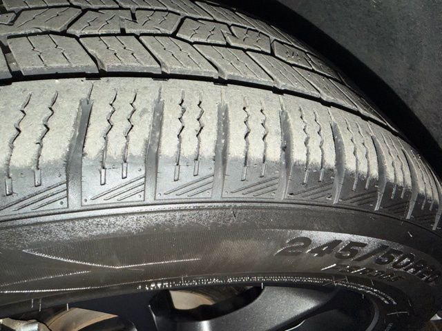 Used 2025 Chrysler Pacifica Limited image 11