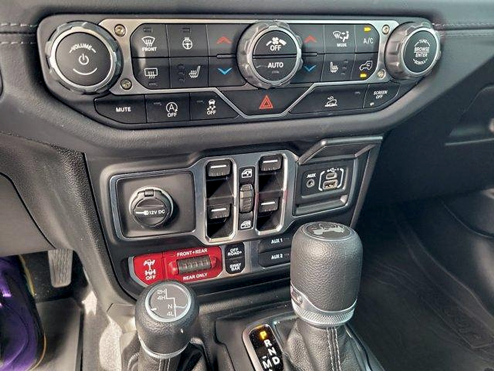 Used 2025 Jeep Wrangler Unlimited Rubicon w/ Convenience Group AWD/4WD image 35