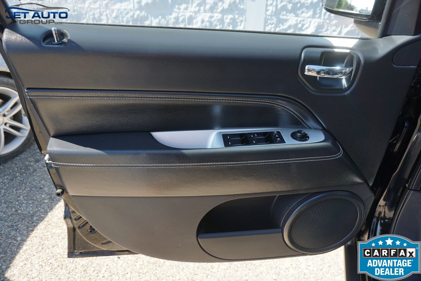 Used 2015 Jeep Compass Latitude AWD/4WD image 25