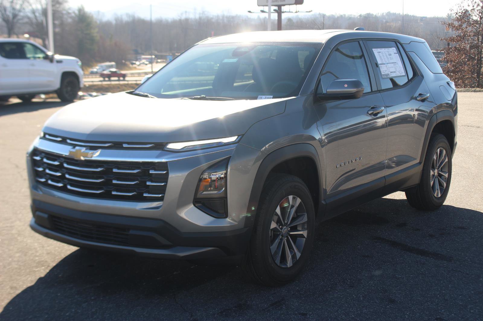 New 2026 Chevrolet Equinox LT image 3