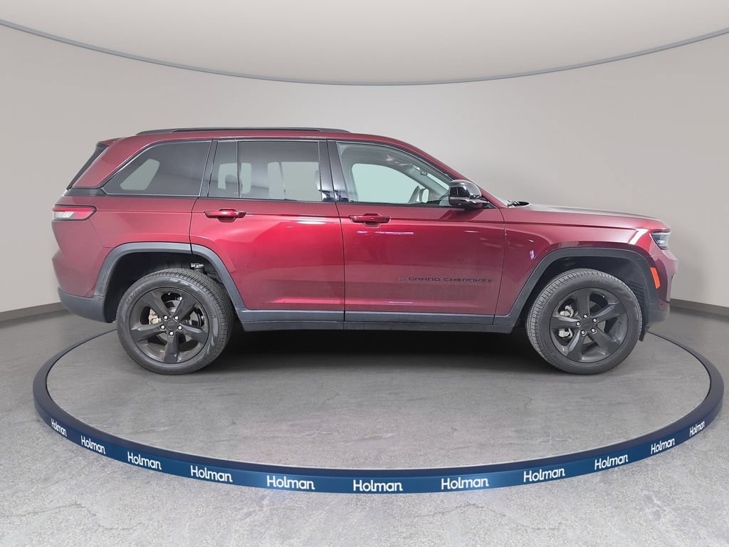 Used 2024 Jeep Grand Cherokee Limited w/ Luxury Tech Group II AWD/4WD image 5