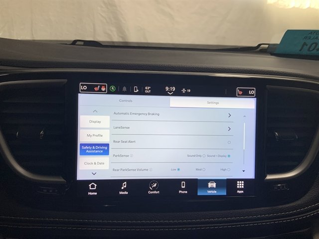 Used 2023 Chrysler Pacifica Touring-L AWD/4WD image 29