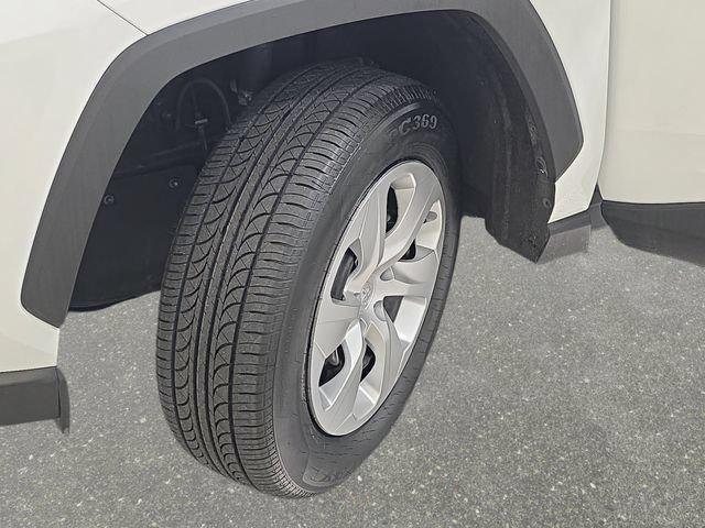 Used 2022 Toyota RAV4 LE AWD/4WD image 31