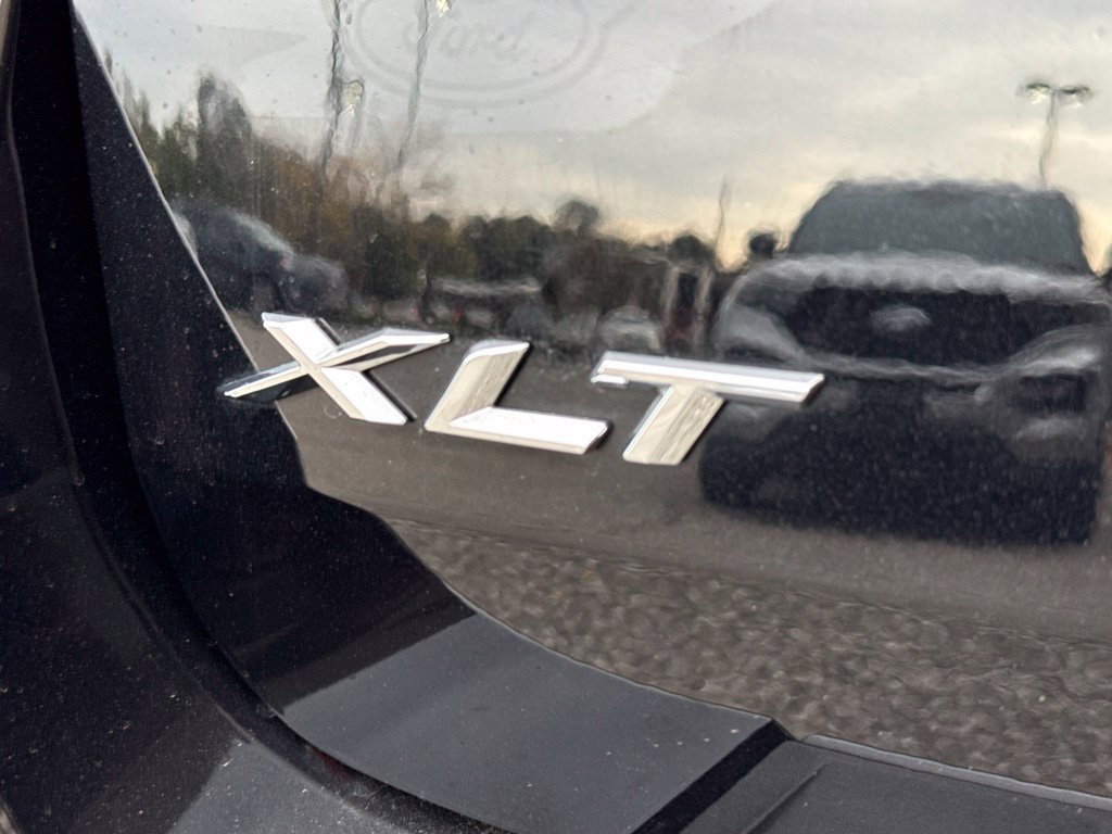 Used 2023 Ford Explorer XLT w/ Equipment Group 202A RWD image 4
