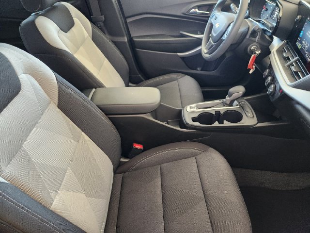Used 2026 Chevrolet Trax LS FWD image 19
