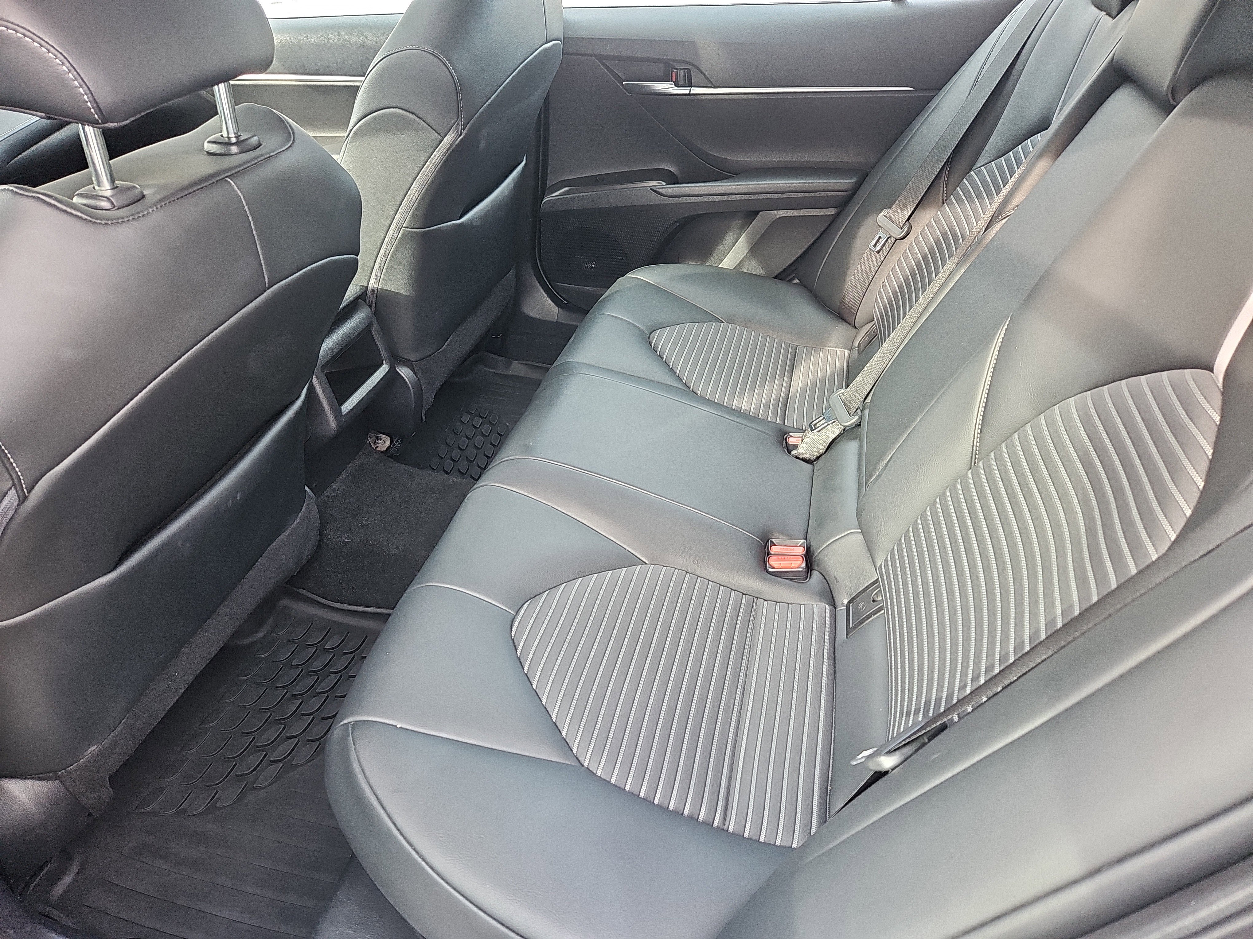 Used 2022 Toyota Camry SE image 30