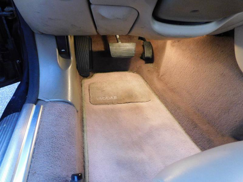 Used 2002 Jaguar XK8 Convertible RWD image 31