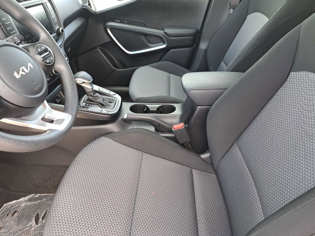 Used 2025 Kia Soul LX w/ LX Technology Package image 15