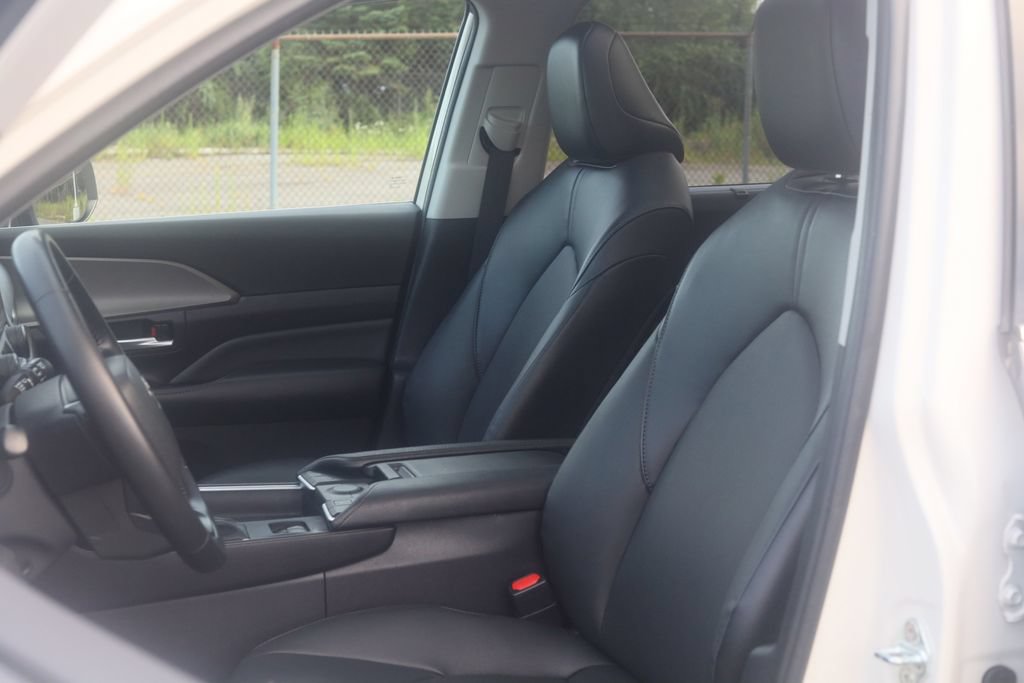 Used 2024 Toyota Grand Highlander AWD image 28