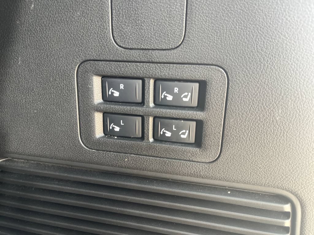 Certified 2025 Nissan Armada SL RWD image 33